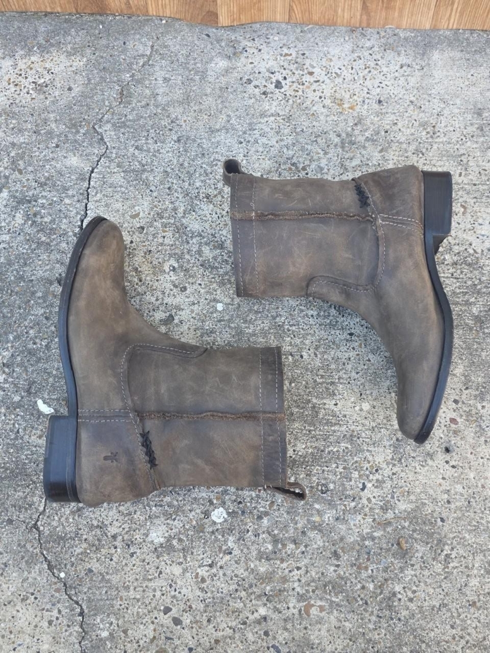 Frye Women Cara Short Boots Taupe Gray Leather Pull On Western Size 8